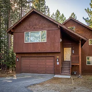  Holiday home Elegant Pine